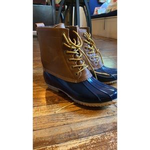 Size 8 GH Bass duck shoes